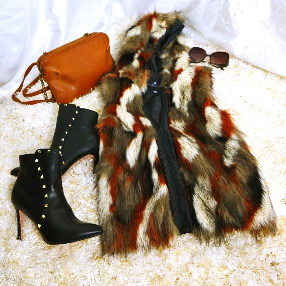 American Eagle Outfitters fur vest NEW w/o tag